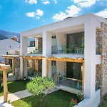 Ξενοδοχείο με διαμερίσματα Brothers & 3*