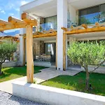 Ξενοδοχείο με διαμερίσματα Brothers & 3*