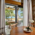 Brothers & Ξενοδοχείο με διαμερίσματα 3*